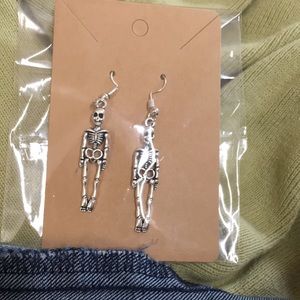 Earings skeleton